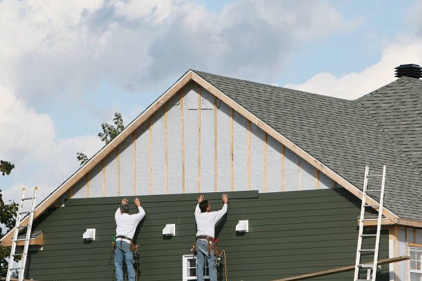 Professional Siding Replacement technician working in Leavittsburg, OH